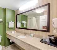 In-room Bathroom 6 Sleep Inn Jessup