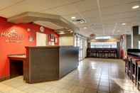 Lobi Microtel Inn & Suites by Wyndham Tuscaloosa Near University