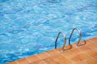 Swimming Pool City Seasons Dubai Hotel