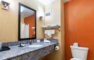 ห้องน้ำภายในห้อง 4 Sleep Inn & Suites Dyersburg I-155