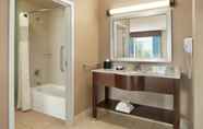 Toilet Kamar 4 Hampton Inn & Suites Grafton