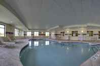 สระว่ายน้ำ Hampton Inn & Suites Grafton
