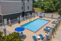 Swimming Pool Comfort Inn & Suites Cleveland