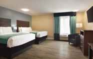 Bedroom 7 Hawthorn Suites by Wyndham St Robert/Ft Leonard Wood (ex. Howard Johnson Saint Robert Near Fort Leon