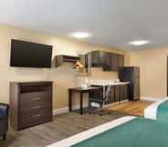 Bedroom 3 Hawthorn Suites by Wyndham St Robert/Ft Leonard Wood (ex. Howard Johnson Saint Robert Near Fort Leon