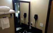 In-room Bathroom 7 Cityview Inn and Suites
