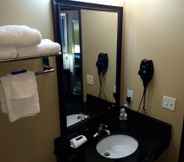 Phòng tắm bên trong 7 Cityview Inn and Suites