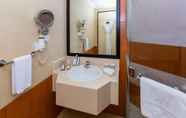 ห้องน้ำภายในห้อง 4 Mangrove Hotel(ex Mangrove by Bin Majid Hotels and Resorts)