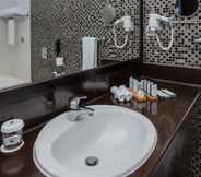 ห้องน้ำภายในห้อง 7 Mangrove Hotel(ex Mangrove by Bin Majid Hotels and Resorts)
