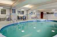 Swimming Pool Comfort Suites