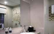 In-room Bathroom 2 Hotel Neo Candi
