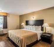 Kamar Tidur 2 Quality Inn & Suites near Downtown Bakersfield