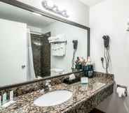In-room Bathroom 5 Quality Inn & Suites near Downtown Bakersfield