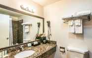 In-room Bathroom 6 Quality Inn & Suites near Downtown Bakersfield