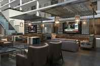 Bar, Kafe dan Lounge The District by Hilton Club