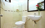 Toilet Kamar 7 Homestay Tue Tam