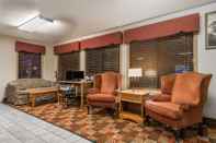 Common Space Days Inn by Wyndham Muncie -Ball State University