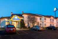 Exterior Days Inn by Wyndham West-Eau Claire