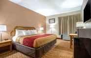 Bedroom 3 Econo Lodge Shelbyville