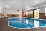 Swimming Pool Quality Inn & Suites Anderson I-69