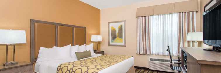 Kamar Tidur Baymont Inn and Suites