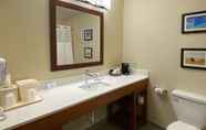 Toilet Kamar 3 Comfort Inn & Suites Goodland