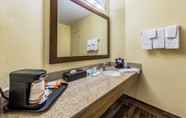 Bilik Mandi dalam Bilik 4 Quality Inn Clemson Near University