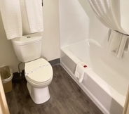 In-room Bathroom 3 Super 8 by Wyndham Fort Worth Downtown South