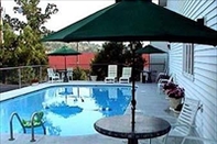 Swimming Pool Knights Inn and Suites Branson