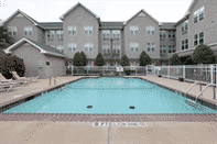 Kolam Renang Staybridge Suites Wichita Falls