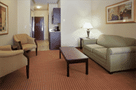 Ruang untuk Umum Holiday Inn Express Hotel & Suites Wharton