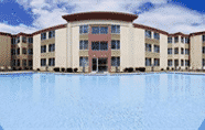 Kolam Renang 2 Delta Hotels by Marriott Allentown Lehigh Valley