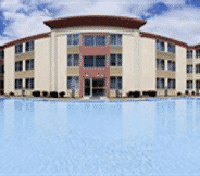 Kolam Renang 2 Delta Hotels by Marriott Allentown Lehigh Valley