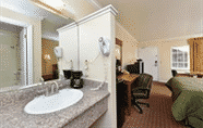 In-room Bathroom 6 Salinas Inn (ex. Americas Best Value Inn)