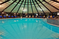 Swimming Pool Ramada by Wyndham Cleveland Independence (ex Crowne Plaza Cleveland South - Independence)