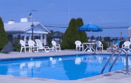 Swimming Pool 4 Days Inn by Wyndham Wauseon