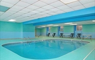 Swimming Pool 2 Econo Lodge Inn and Suites