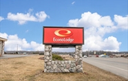 Exterior 6 Econo Lodge South