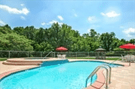 Swimming Pool Ramada Bordentown