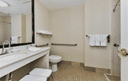 Bilik Mandi dalam Bilik 2 Hampton Inn Swedesboro Philadelphia