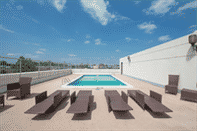 Swimming Pool Wyndham Garden Totowa