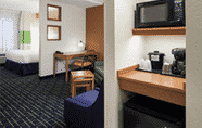 Bedroom 3 Fairfield Inn & Suites Kansas City Overland Park