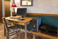 Functional Hall Quality Inn and Suites Big Stone Gap