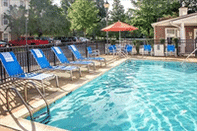 Swimming Pool TownePlace Suites by Marriott Newport News Yorktown