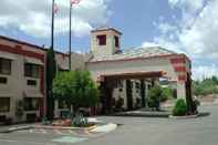 Bangunan Holiday Inn Express Sedona ( ex Sedona Village Oak Creek Inn (La Quinta Inn)