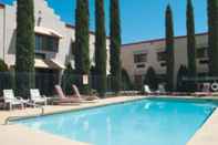 Kolam Renang Holiday Inn Express Sedona ( ex Sedona Village Oak Creek Inn (La Quinta Inn)