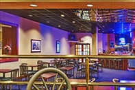 Bar, Kafe dan Lounge Clarion Pointe Near Fort Campbell