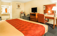 Kamar Tidur 6 Red Carpet Inn Norwalk CT