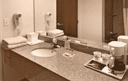 Toilet Kamar 2 Best Western Prime Inn & Suites