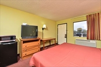 Bedroom 4 Red Roof Inn Columbus Ms